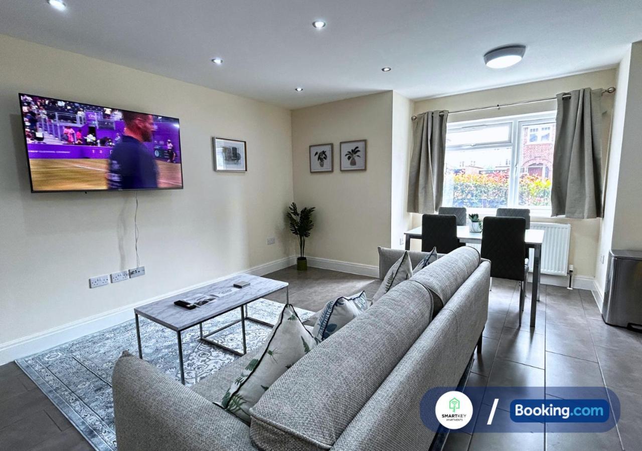 Modern 2 Bed 2 Bath Apartment Free Parking Watford  Exterior foto