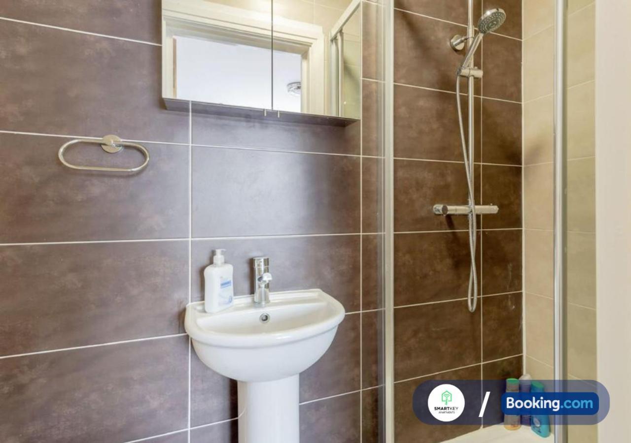 Modern 2 Bed 2 Bath Apartment Free Parking Watford  Exterior foto