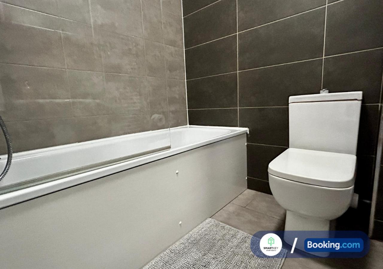 Modern 2 Bed 2 Bath Apartment Free Parking Watford  Exterior foto