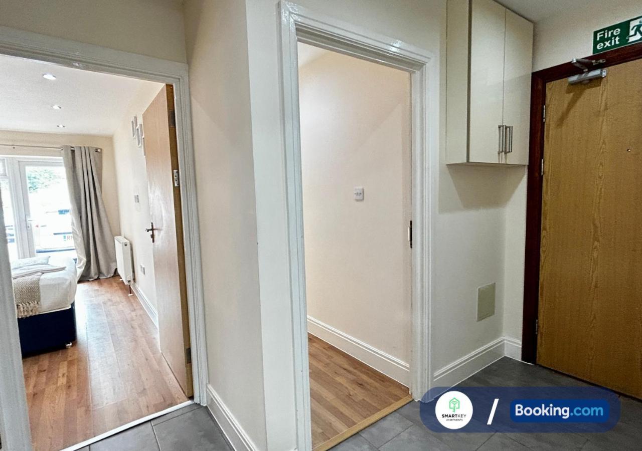 Modern 2 Bed 2 Bath Apartment Free Parking Watford  Exterior foto